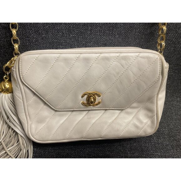 Chanel: RARE 1994 White Envelope Camera Vintage Chanel Quilted Lambskin Leather - Picture 3 of 16